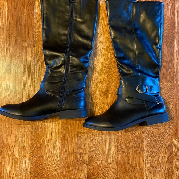 Black low heel boots by Style & Co. Size 8.5 - Picture 2 of 4